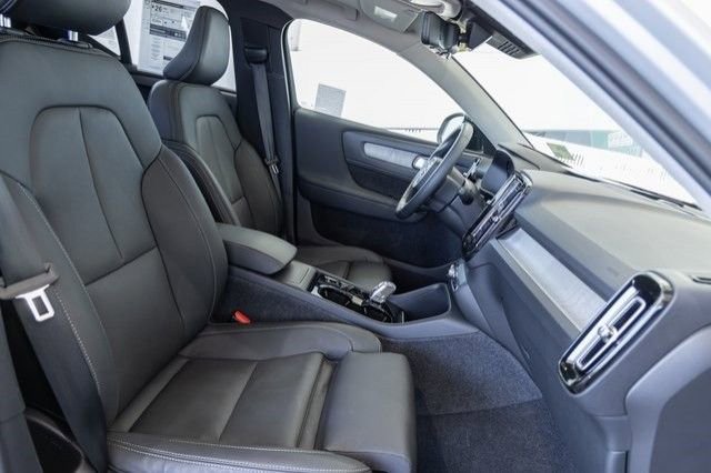 New 2025 Volvo XC40 B5 Plus AWD/4WD image 12
