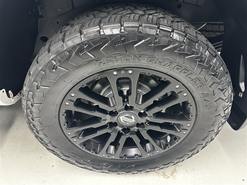 Used 2018 Nissan Titan SV w/ SV Convenience Package AWD/4WD image 16
