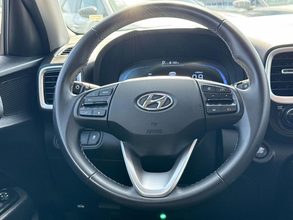 Used 2025 Hyundai Venue SEL FWD image 14