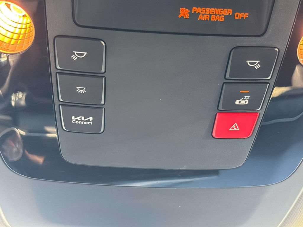 Used 2024 Kia Carnival EX FWD image 32