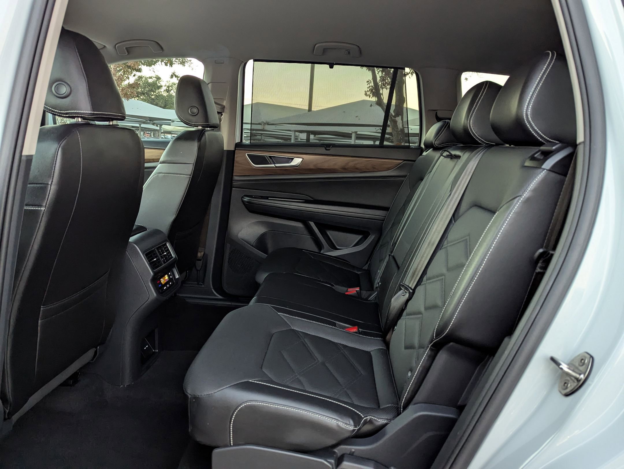 Used 2025 Volkswagen Atlas SE image 15