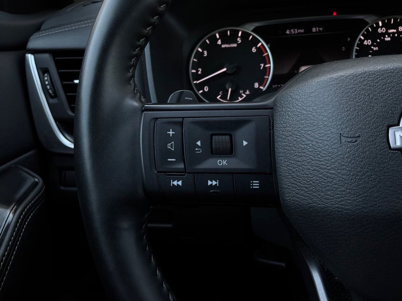 Used 2025 Nissan Rogue SV FWD image 33