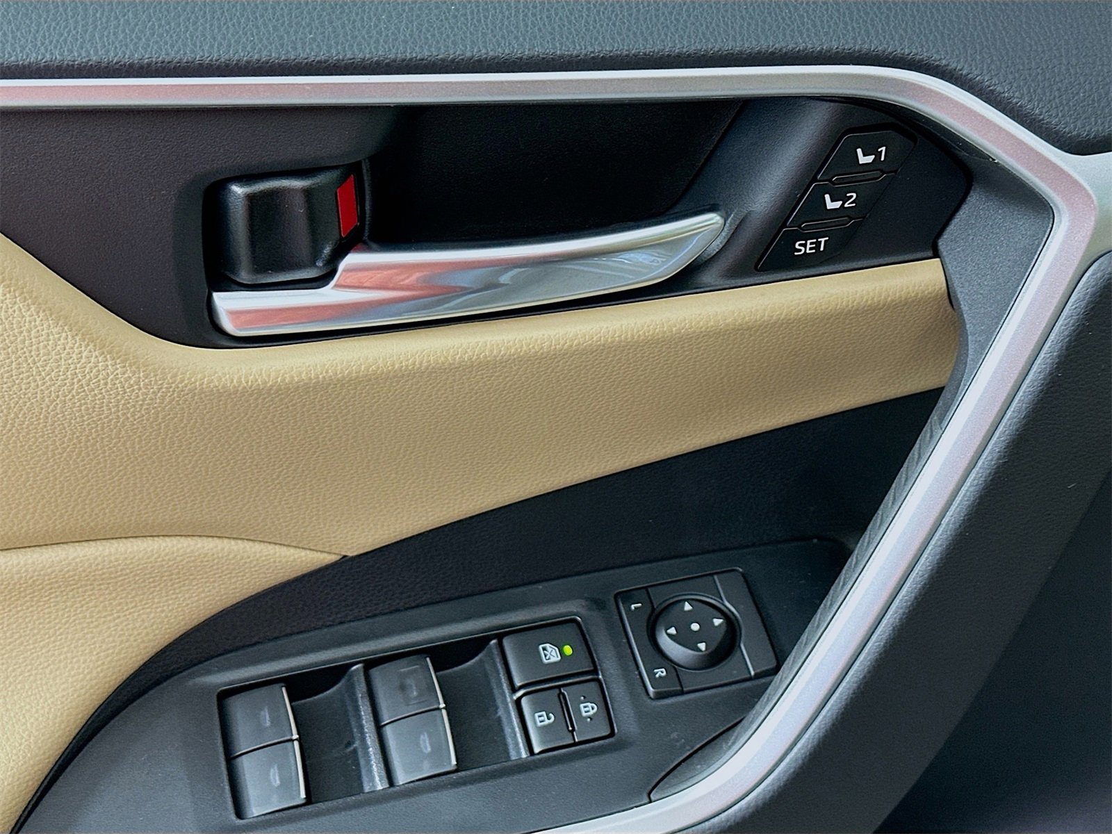 New 2025 Toyota RAV4 XLE Premium image 18