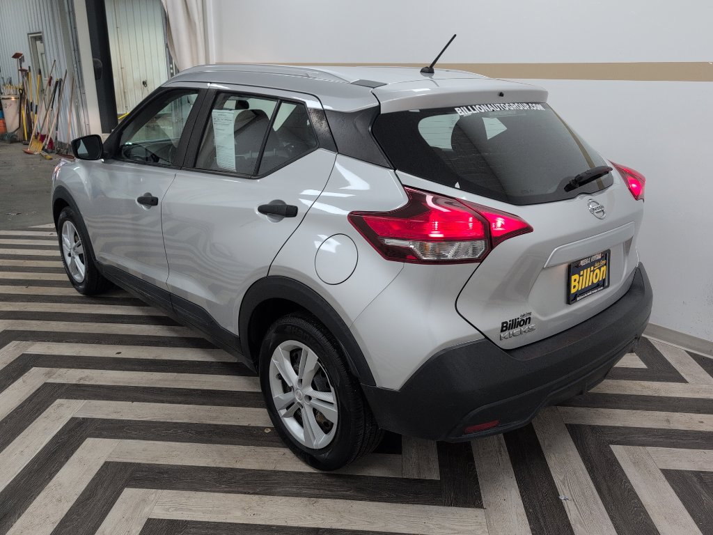Used 2018 Nissan Kicks S image 22