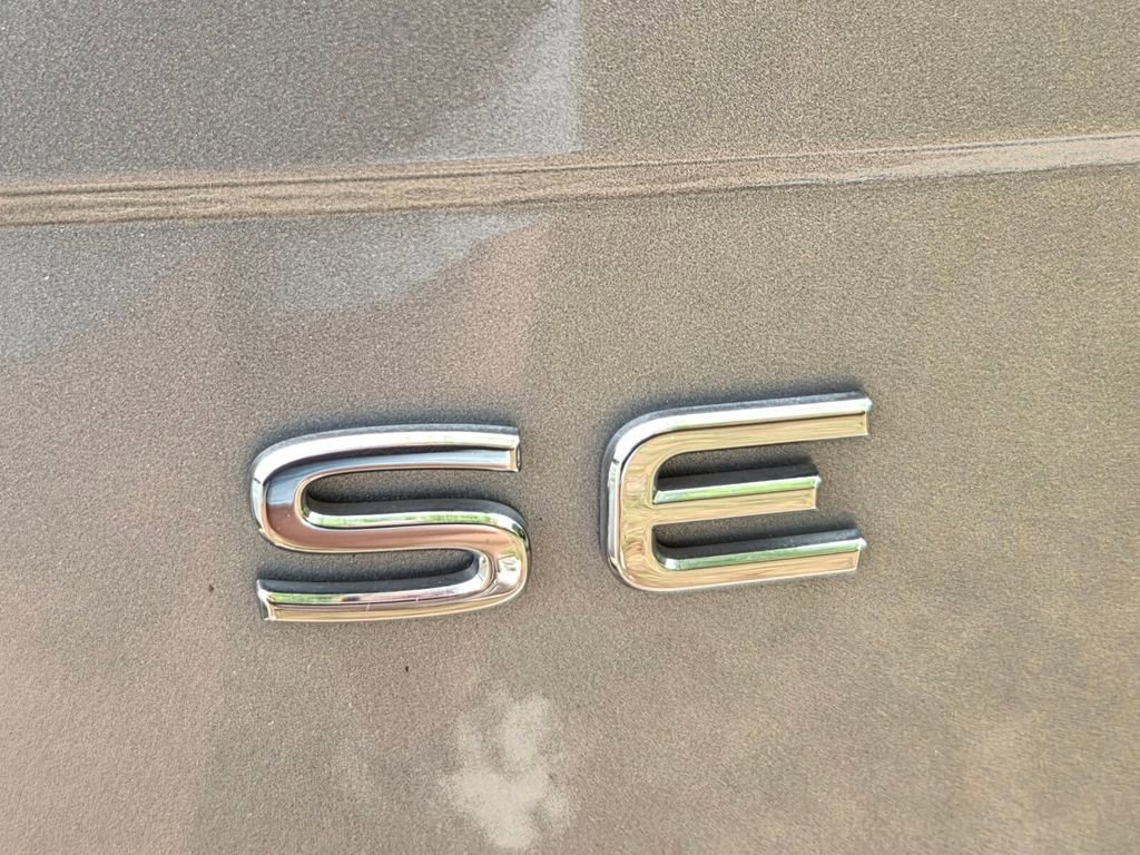 Used 2023 Volkswagen Tiguan SE image 8