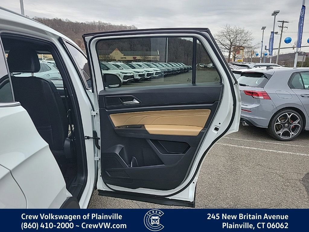 Certified 2022 Volkswagen Atlas Cross Sport SE w/ Panoramic Sunroof Package image 46
