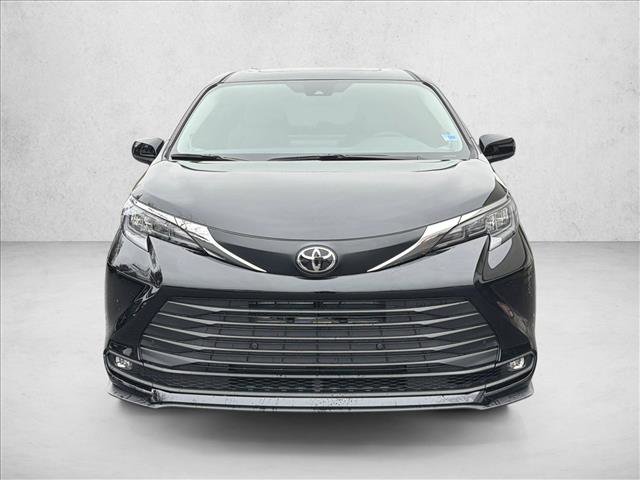 New 2026 Toyota Sienna XLE image 2