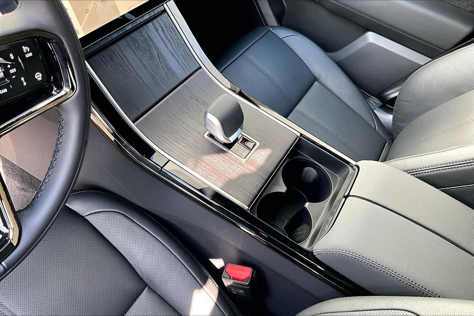 New 2026 Land Rover Range Rover Velar Dynamic SE AWD/4WD image 8