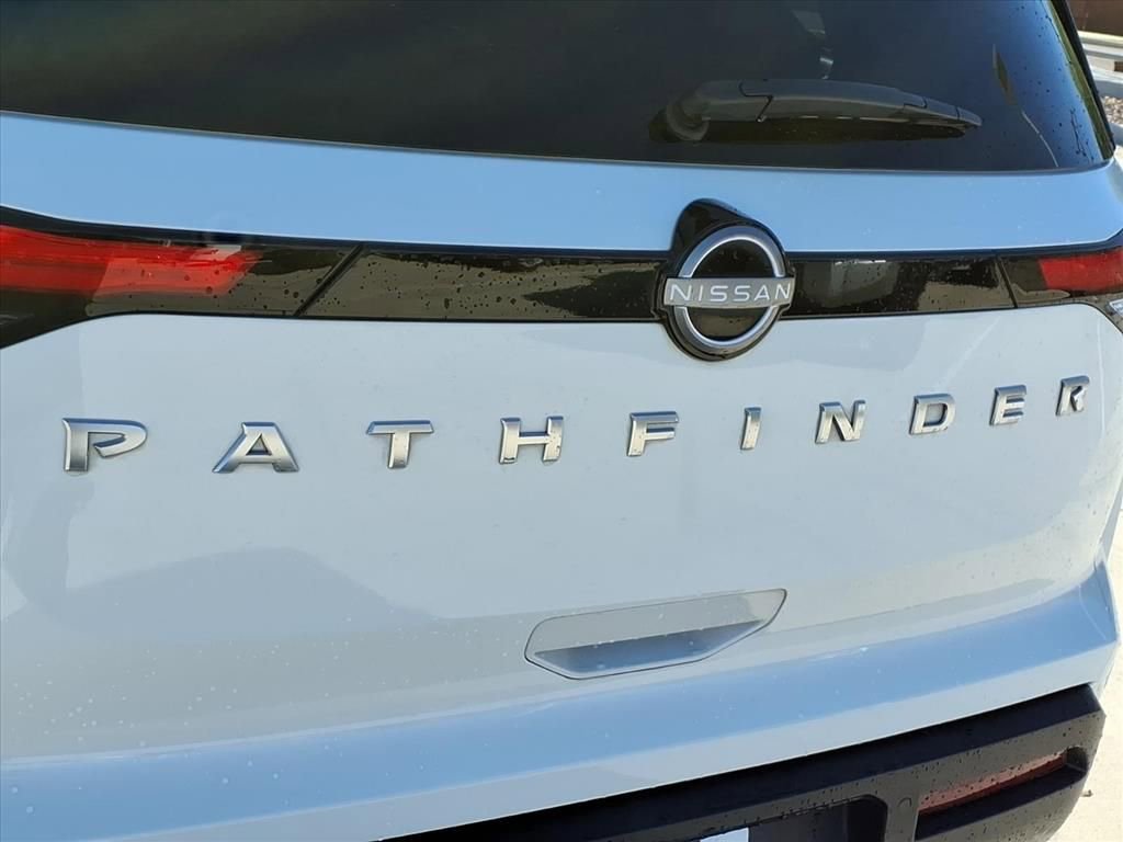 Used 2024 Nissan Pathfinder S image 10