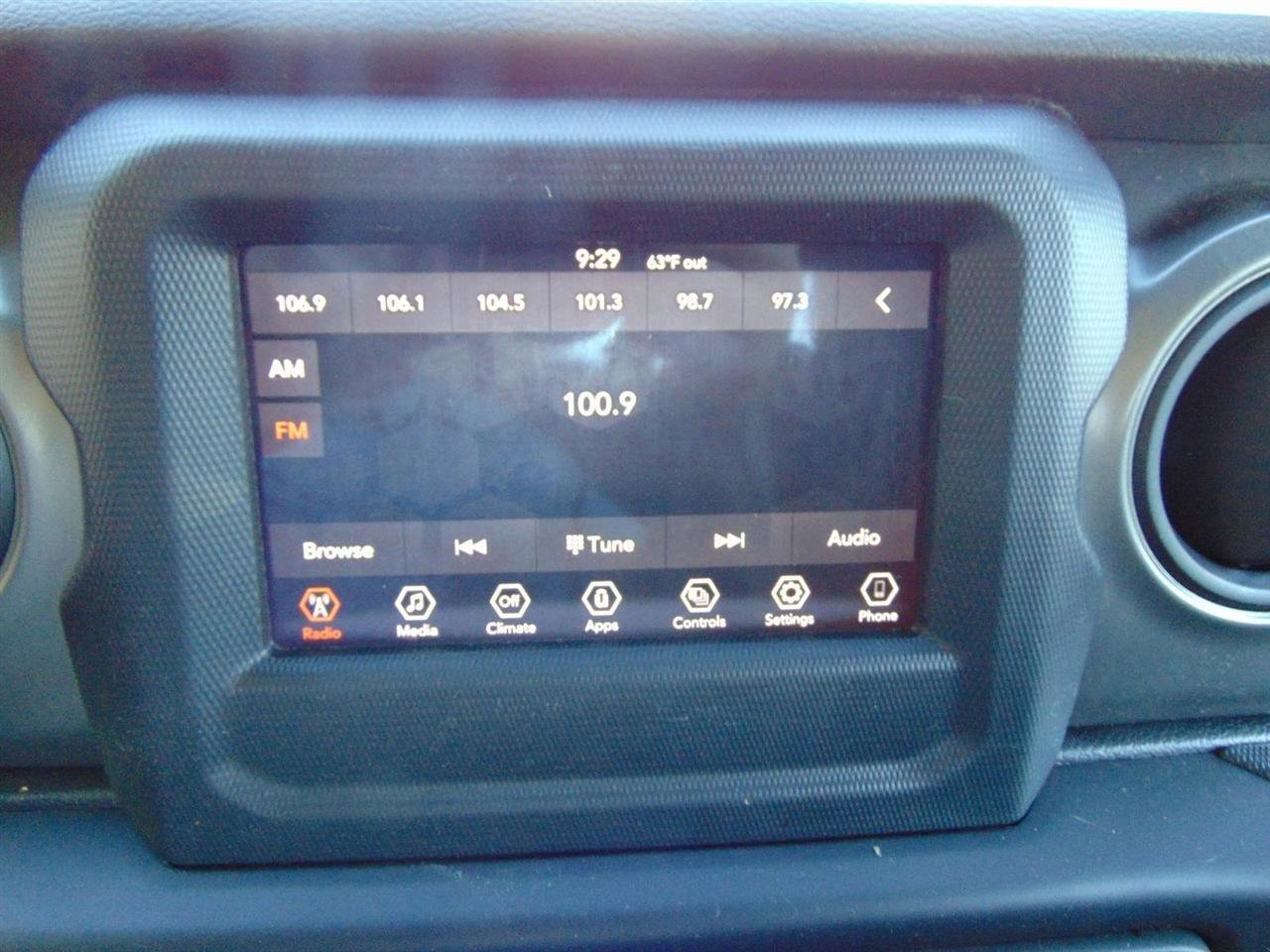 Used 2023 Jeep Gladiator Sport AWD/4WD image 17