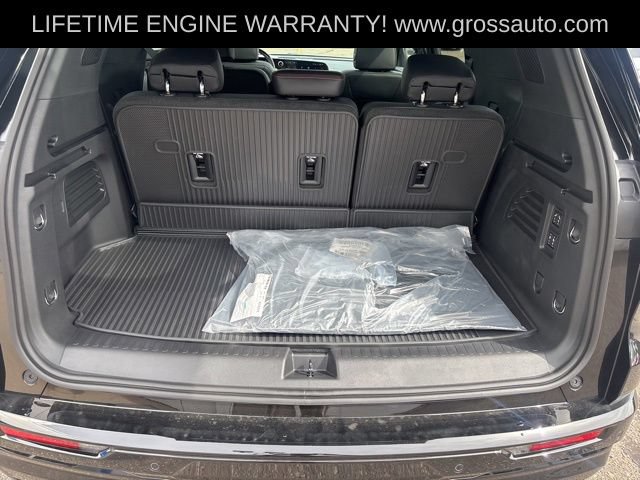 New 2027 Chevrolet Traverse RS w/ LPO, Floor Liner Package AWD/4WD image 23