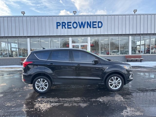 Used 2019 Ford Escape SE image 2