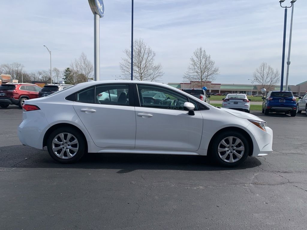Used 2020 Toyota Corolla LE image 2