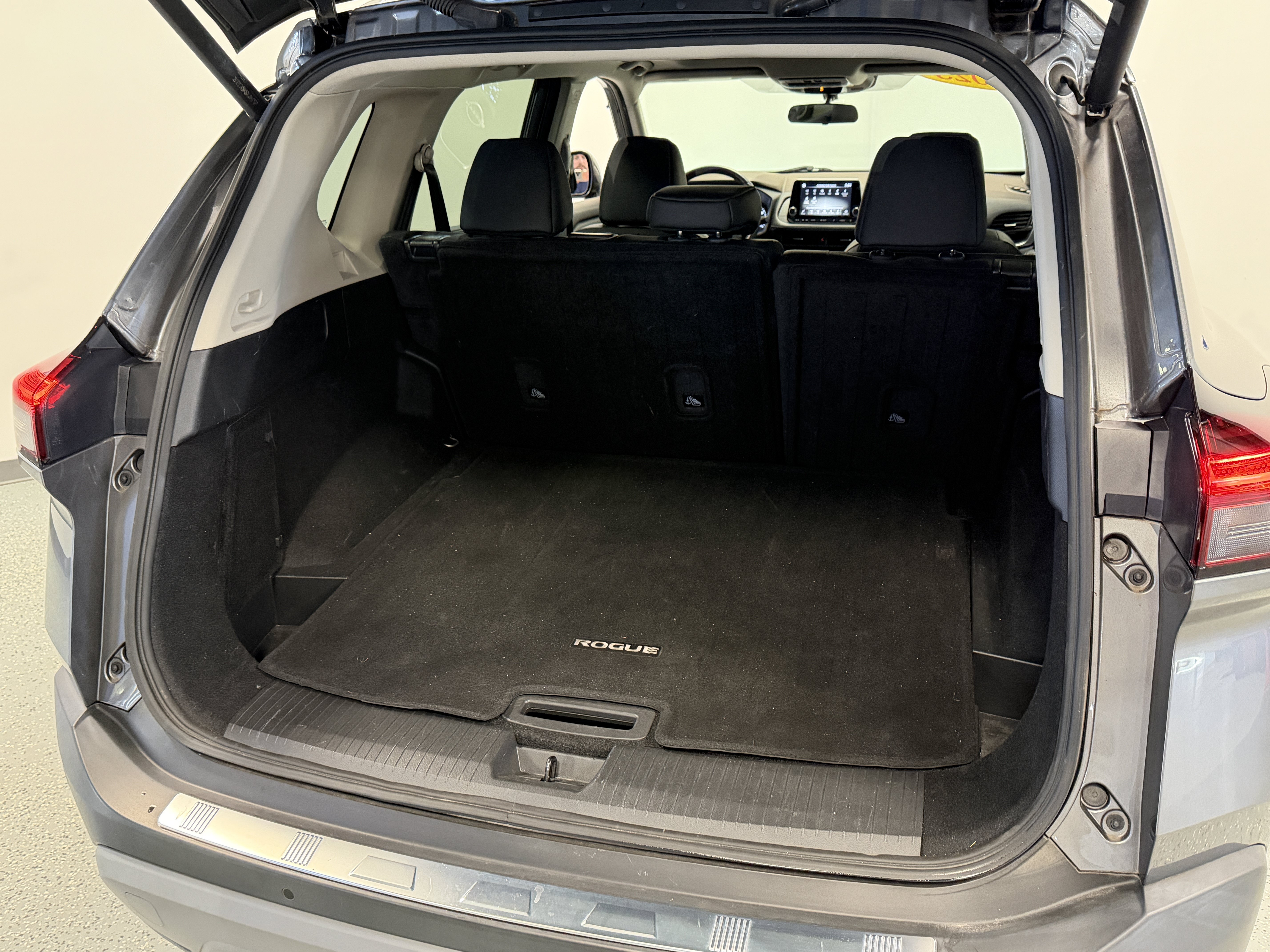 Used 2023 Nissan Rogue SV w/ SV Premium B Package AWD/4WD image 23
