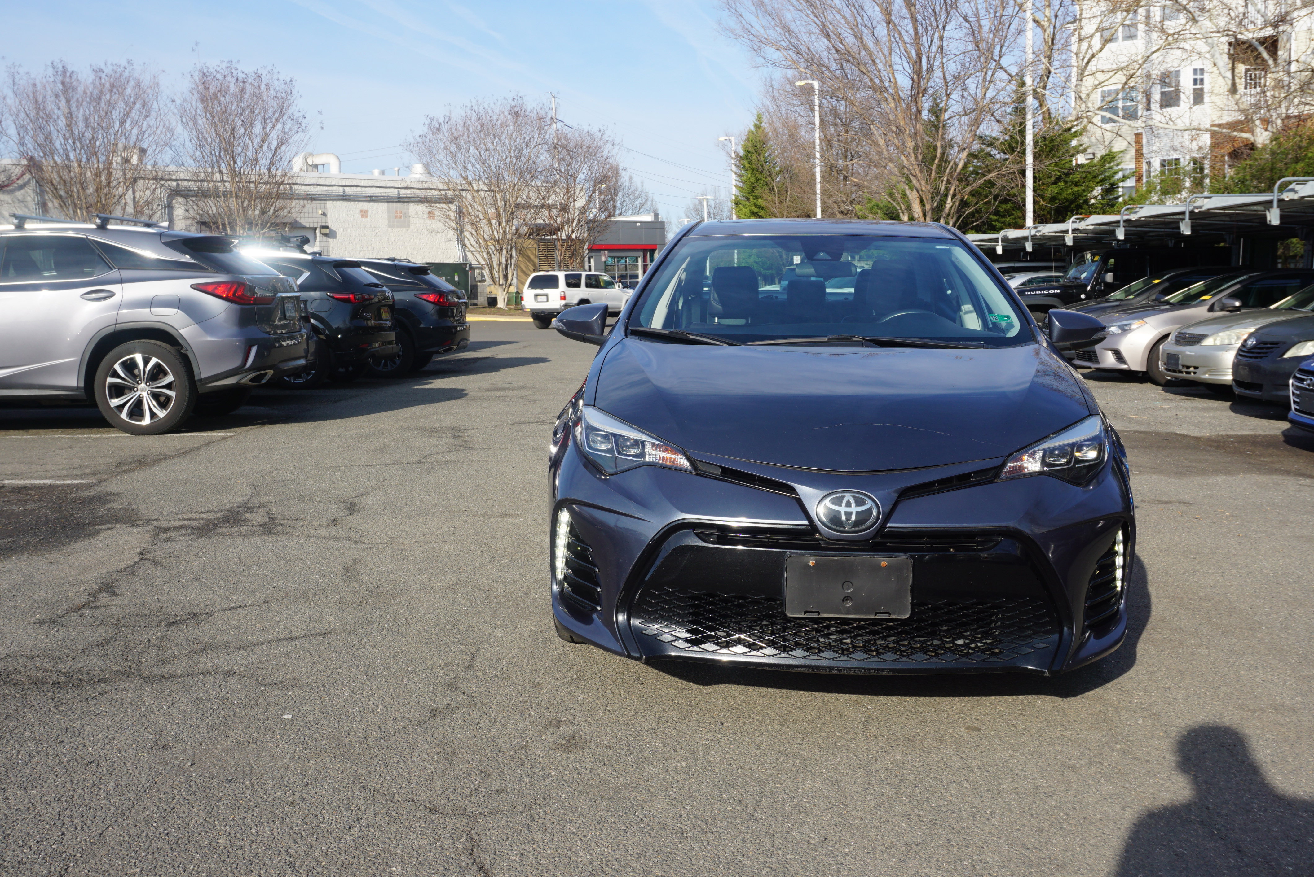 Used 2018 Toyota Corolla SE w/ SE Premium Package image 2