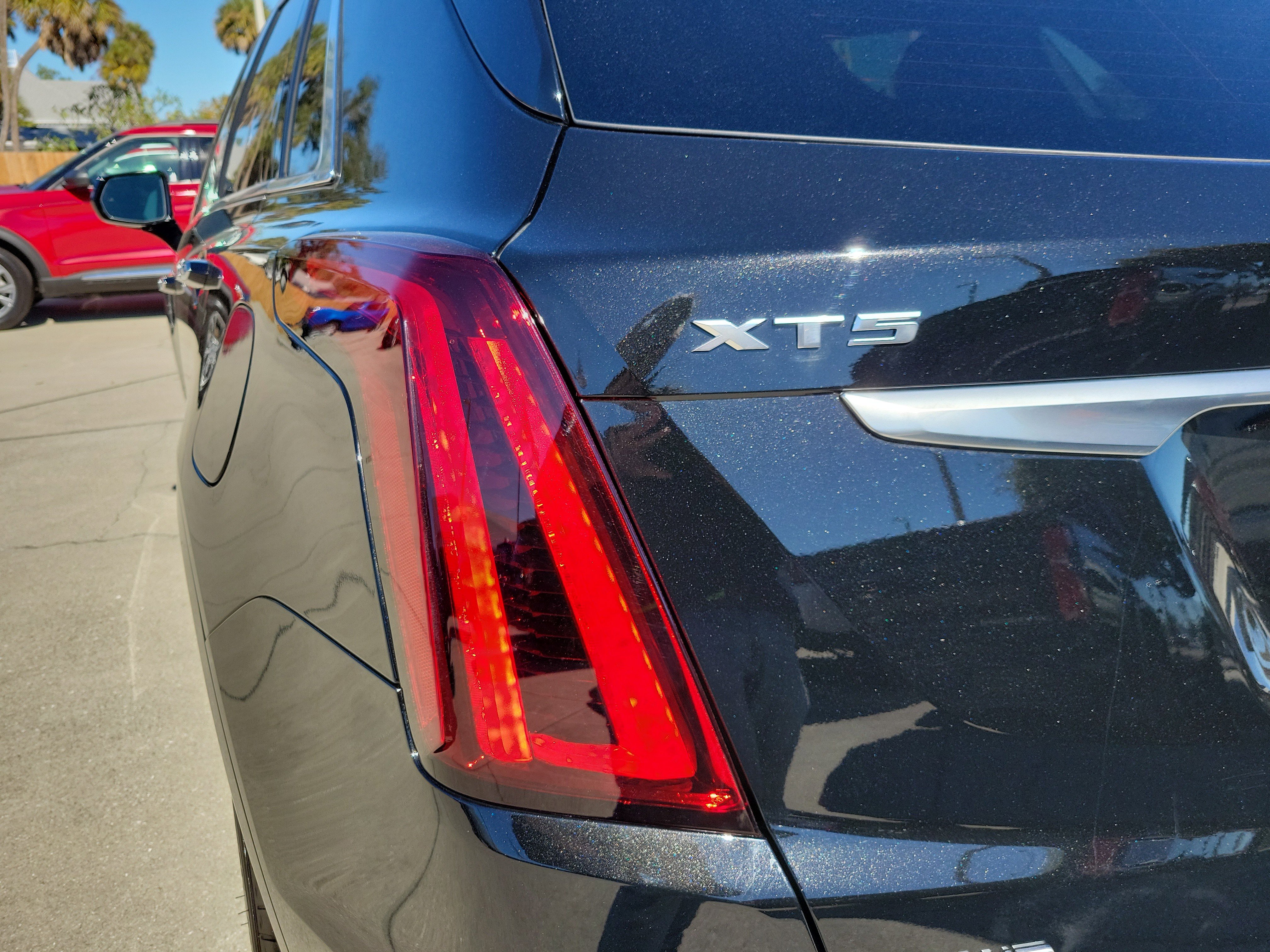 Certified 2023 Cadillac XT5 Premium Luxury w/ Platinum Package image 10