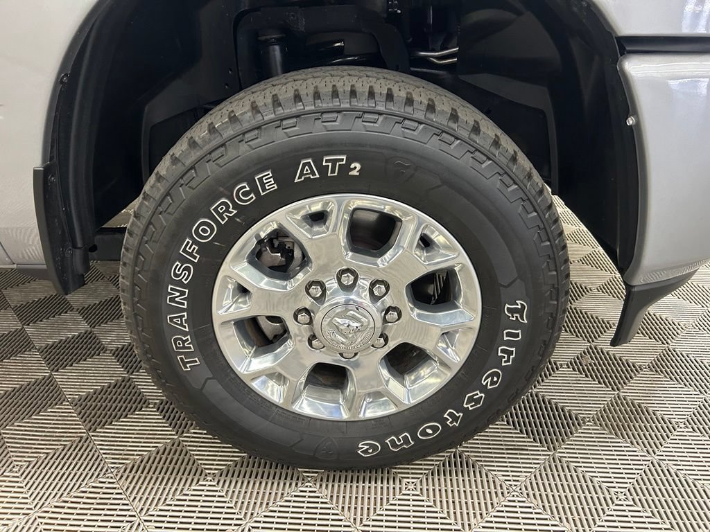 Used 2024 RAM 2500 Laramie AWD/4WD image 2