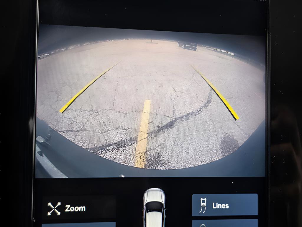 Used 2020 Volvo XC40 T5 Momentum image 30