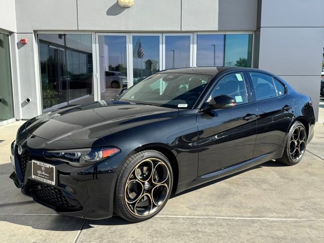 Used 2025 Alfa Romeo Giulia w/ Driving Assist Package image 4