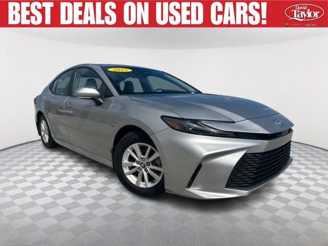 Used 2025 Toyota Camry LE w/ Convenience Package FWD image 1