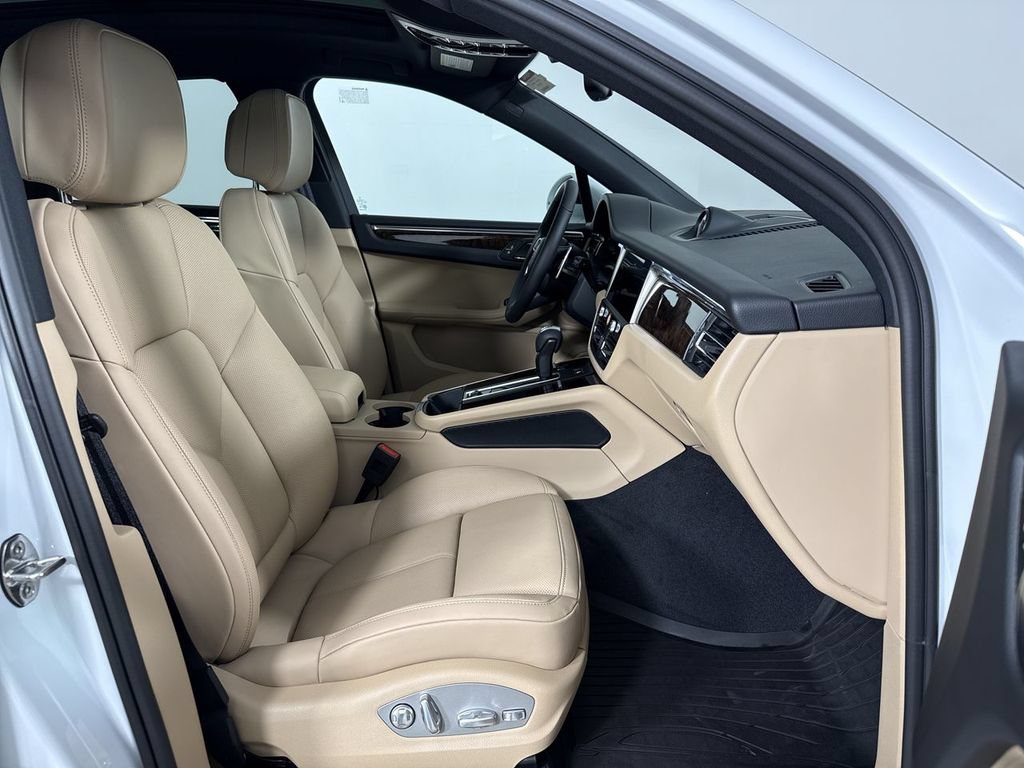 New 2026 Porsche Macan AWD/4WD image 23