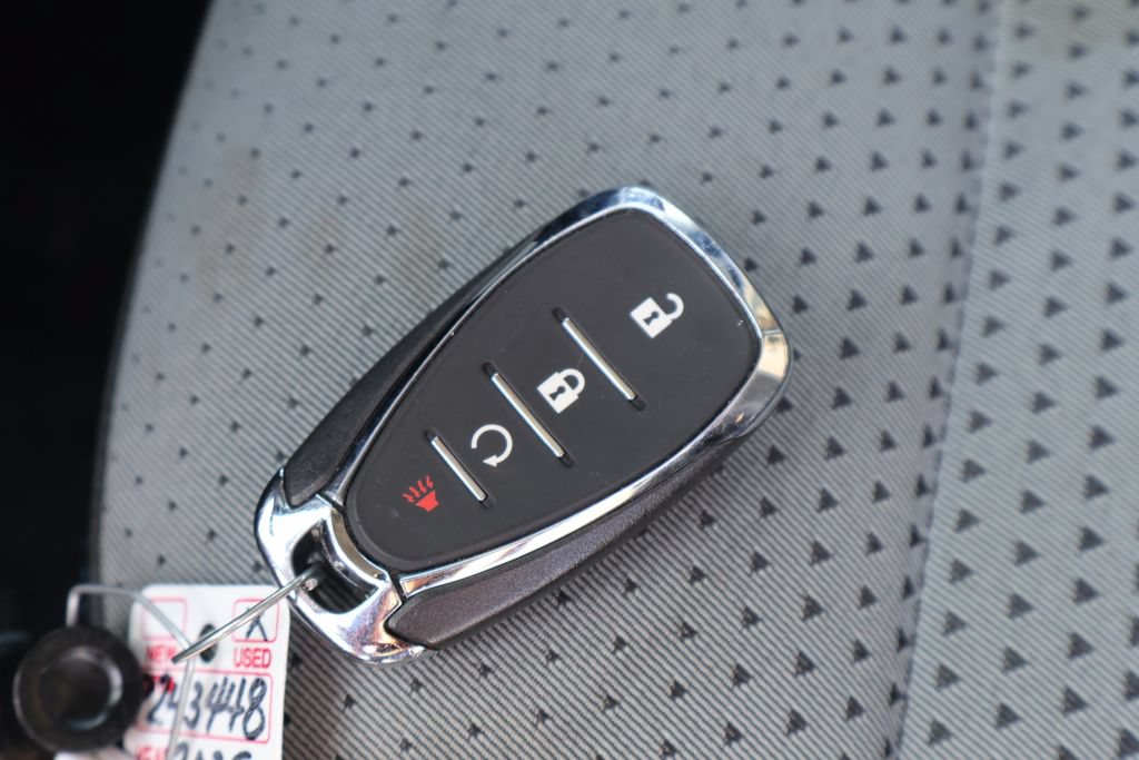 Used 2025 Chevrolet Trax LT w/ LT Convenience Package FWD image 38