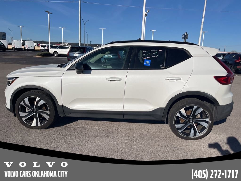 Certified 2025 Volvo XC40 B5 Plus image 8