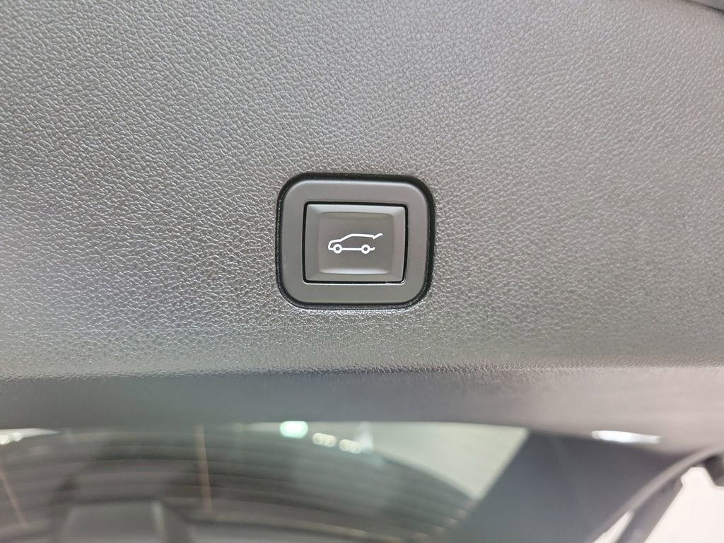 Used 2025 Cadillac XT6 Premium Luxury image 20