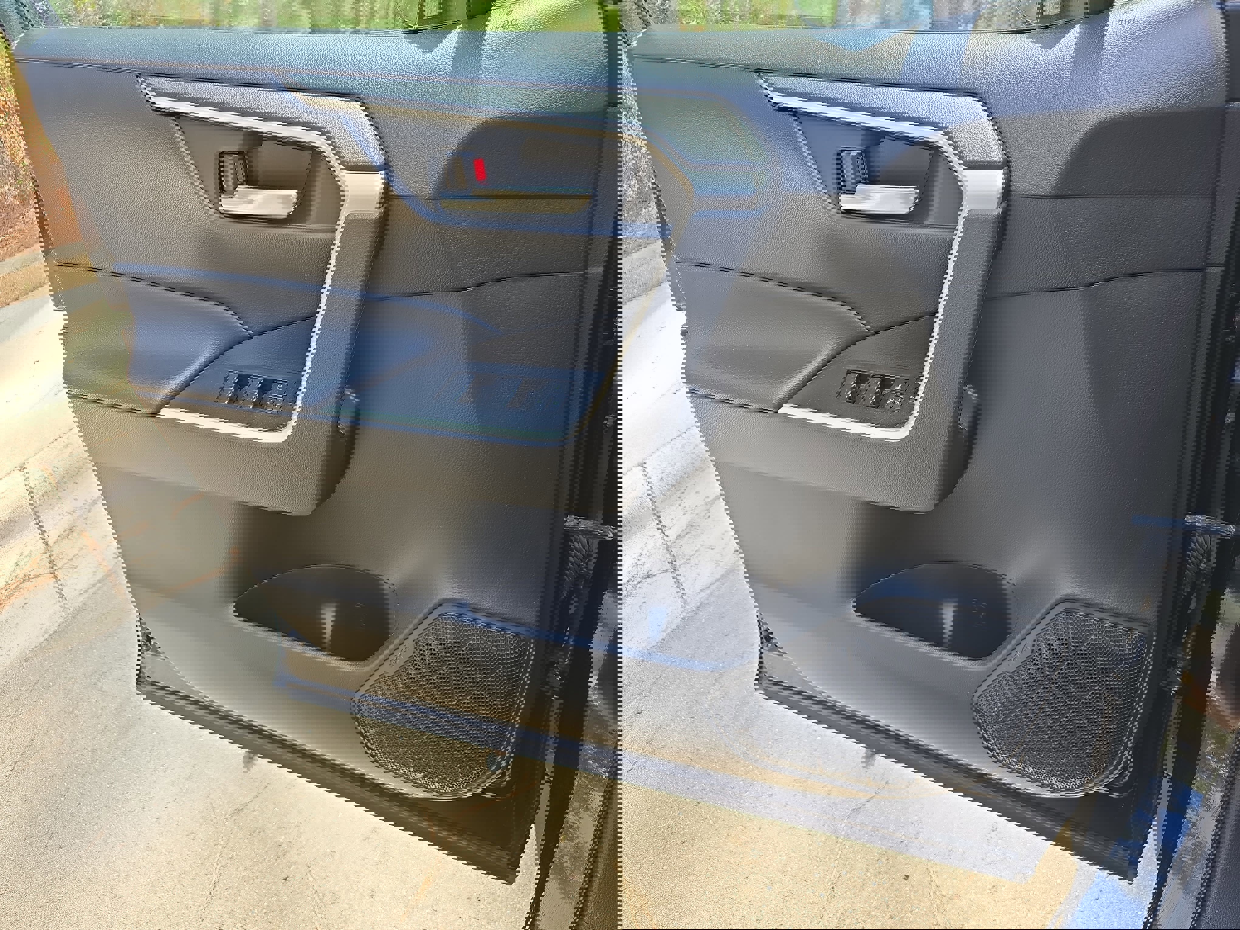 Used 2023 Toyota RAV4 XLE image 28