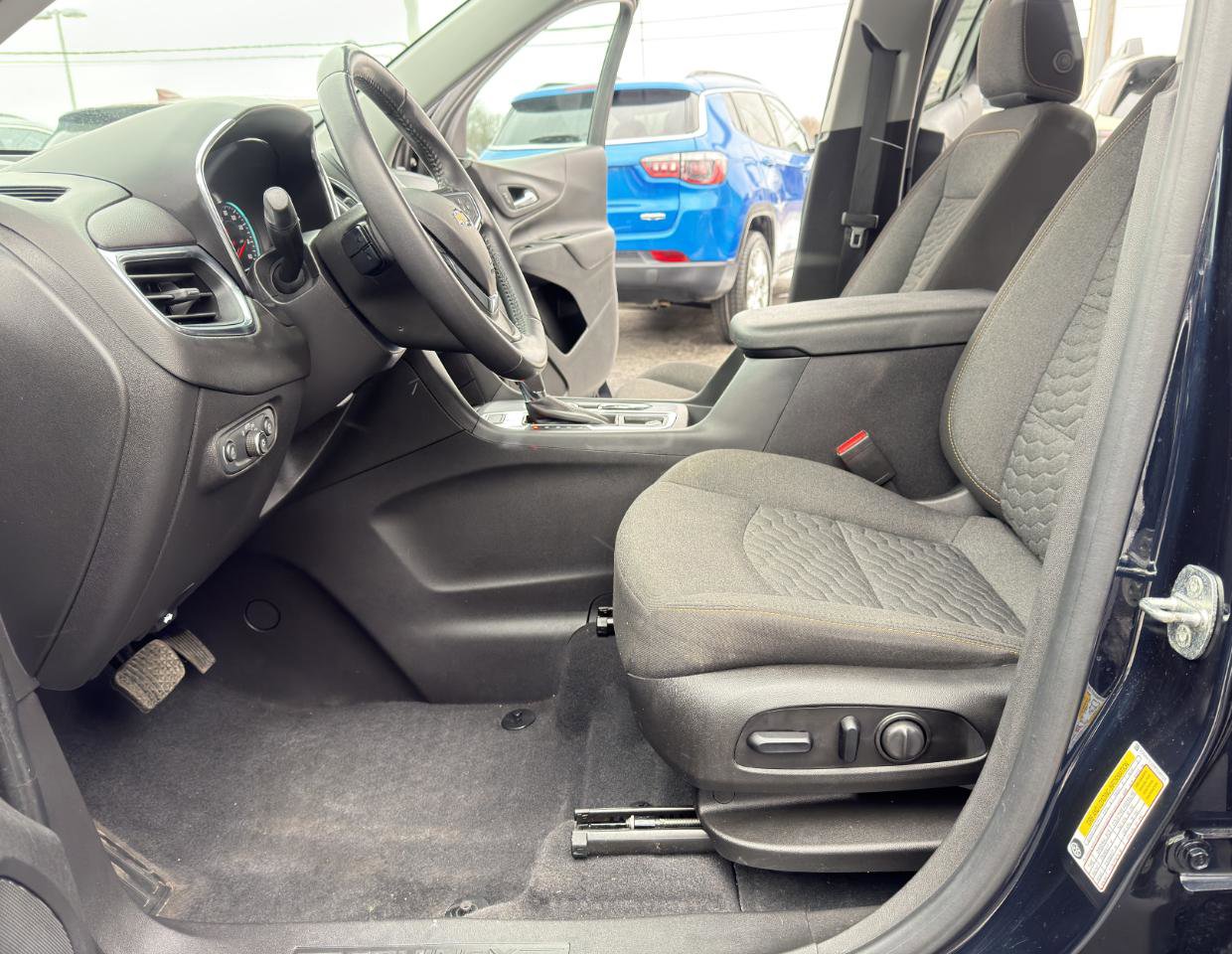 Used 2021 Chevrolet Equinox LT w/ Driver Convenience Package AWD/4WD image 41