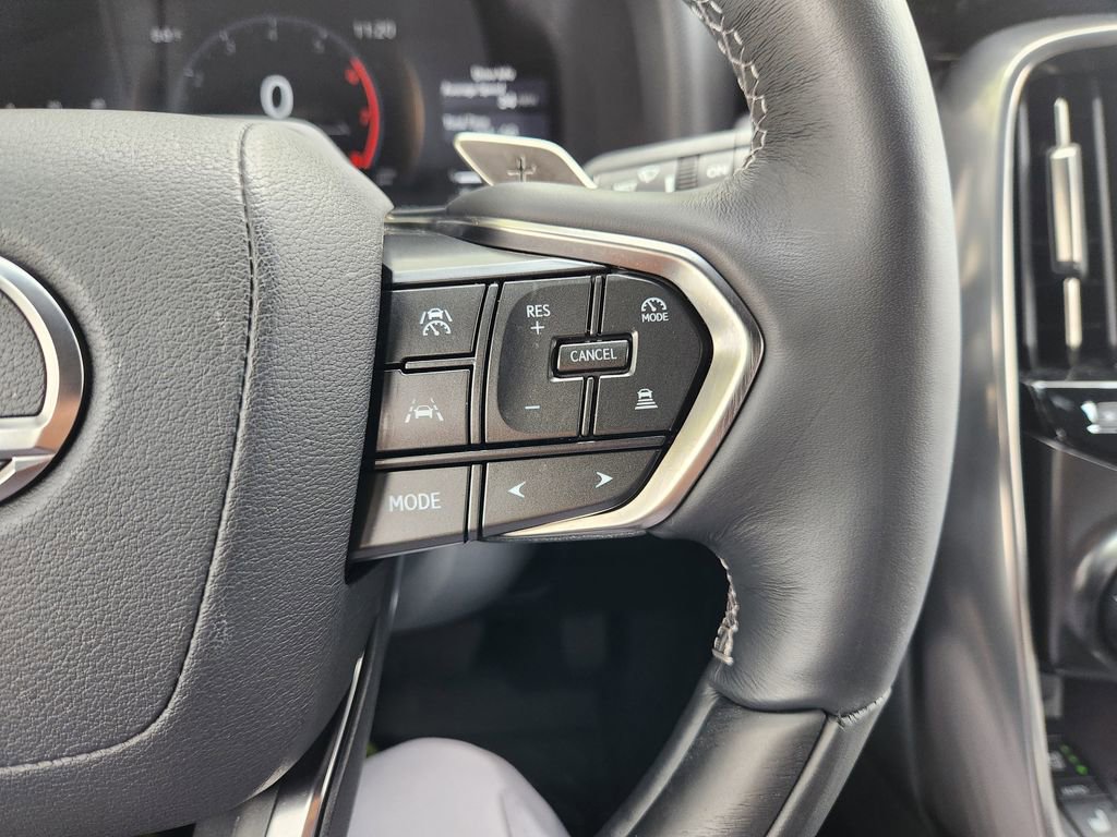 Used 2025 Lexus LX 600 4WD w/ Luxury Package image 31