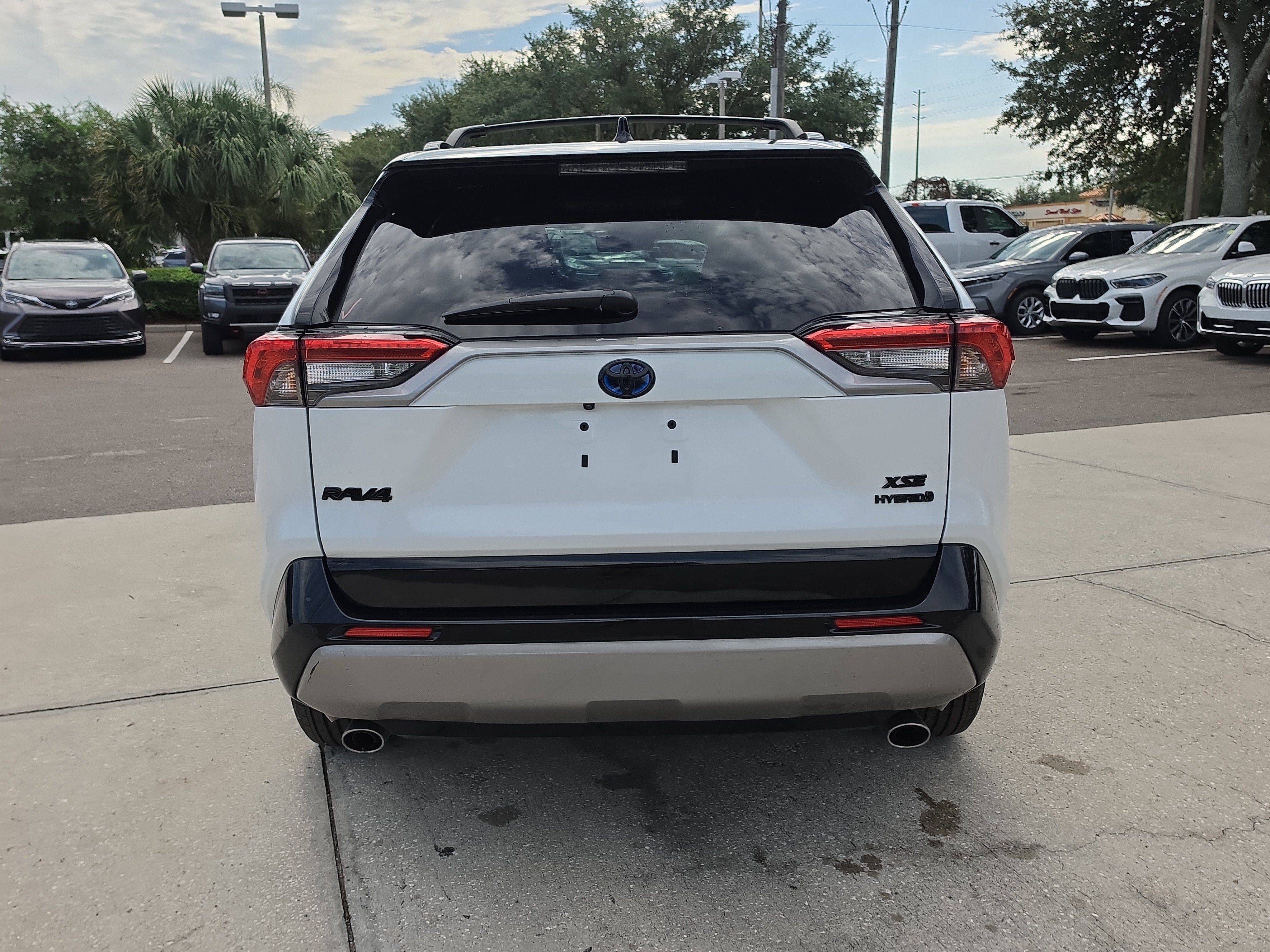 Used 2023 Toyota RAV4 XSE AWD/4WD image 7