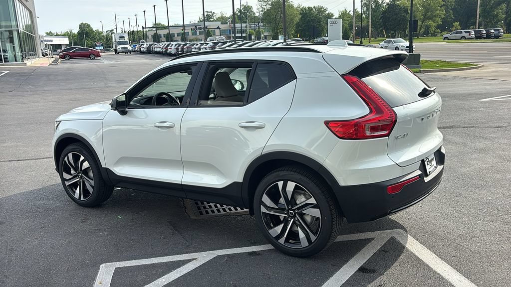 New 2026 Volvo XC40 B5 Plus w/ Climate Package AWD/4WD image 4