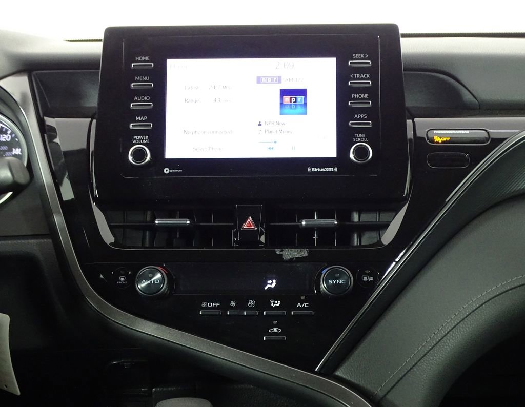 Used 2022 Toyota Camry LE image 28