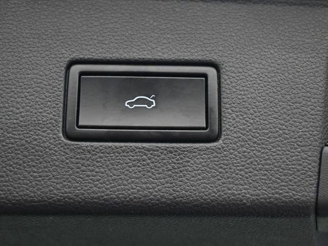 Used 2019 Volkswagen Atlas SEL Premium image 16