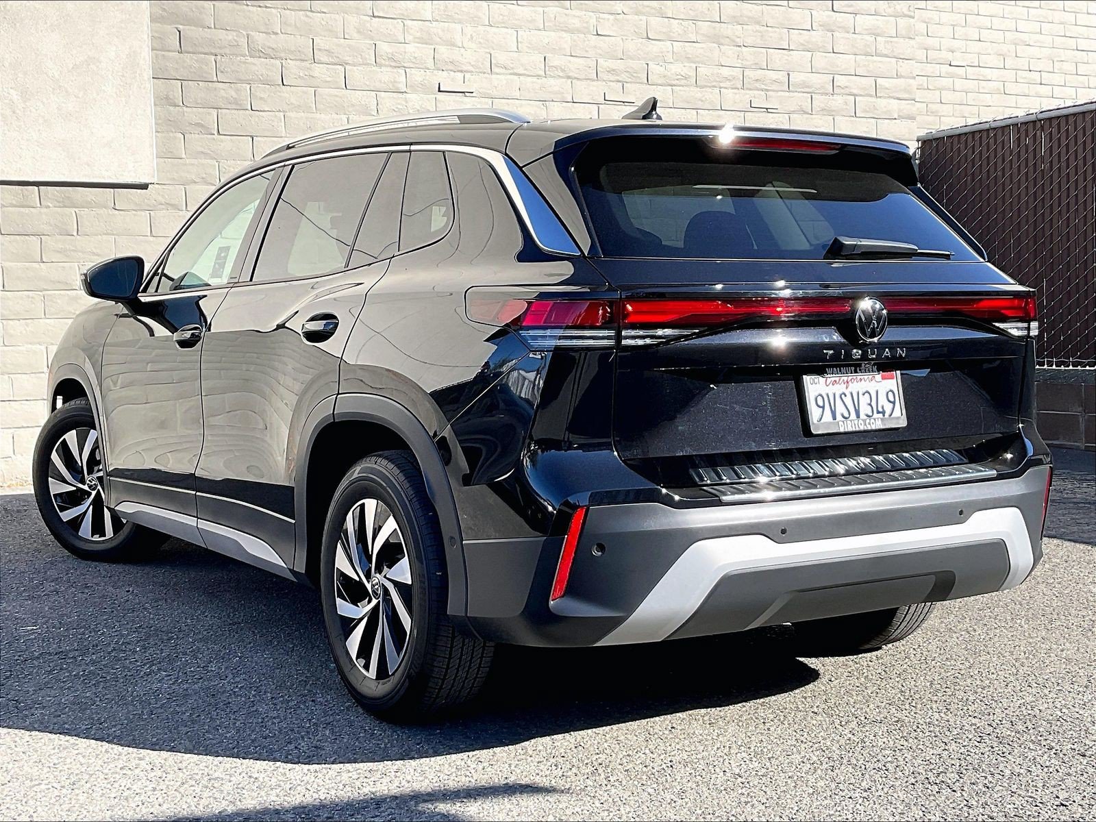 Certified 2025 Volkswagen Tiguan S FWD image 9
