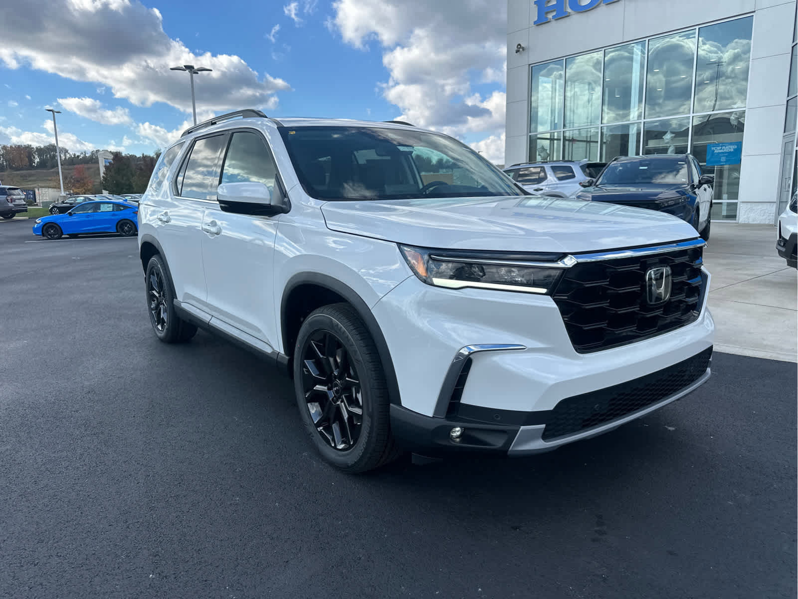 New 2025 Honda Pilot Touring image 2