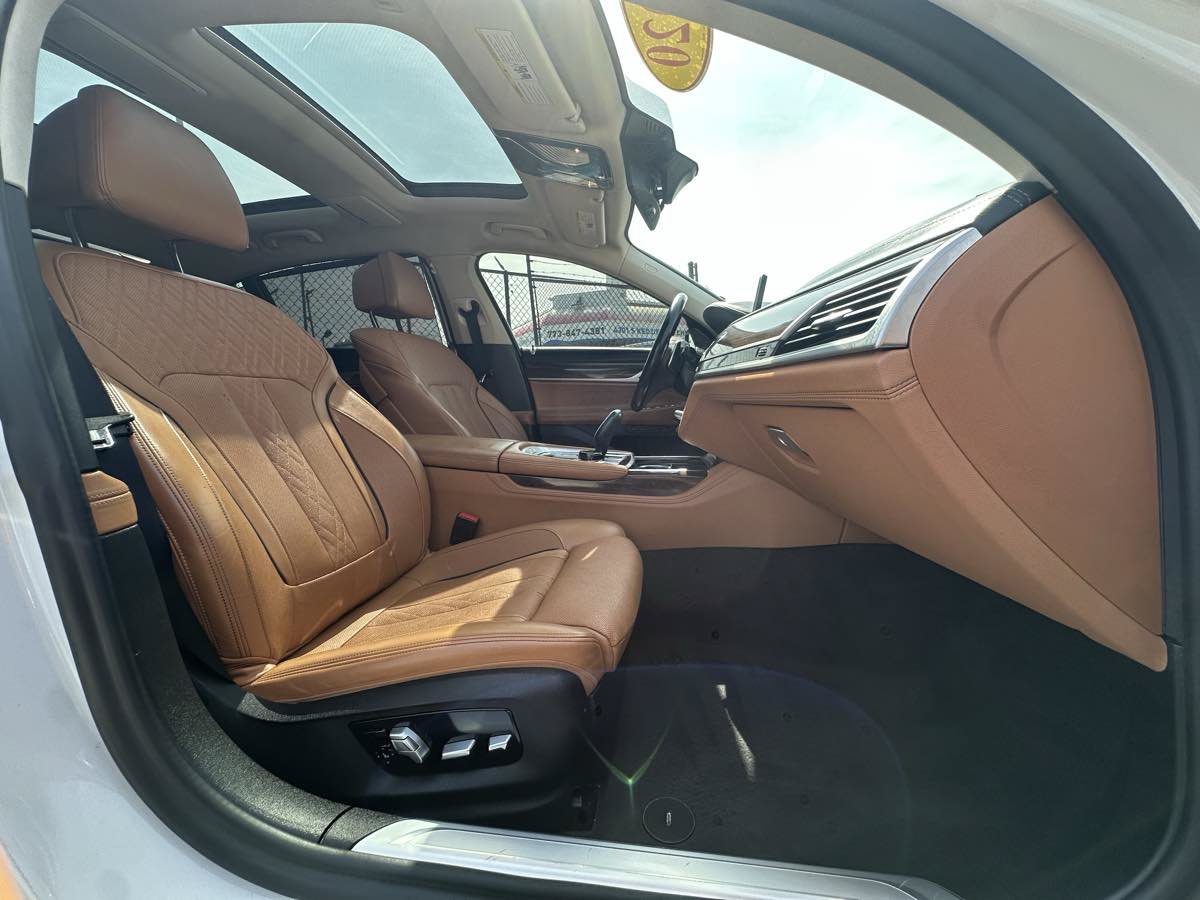 Used 2020 BMW 750i xDrive w/ Executive Package AWD/4WD image 31