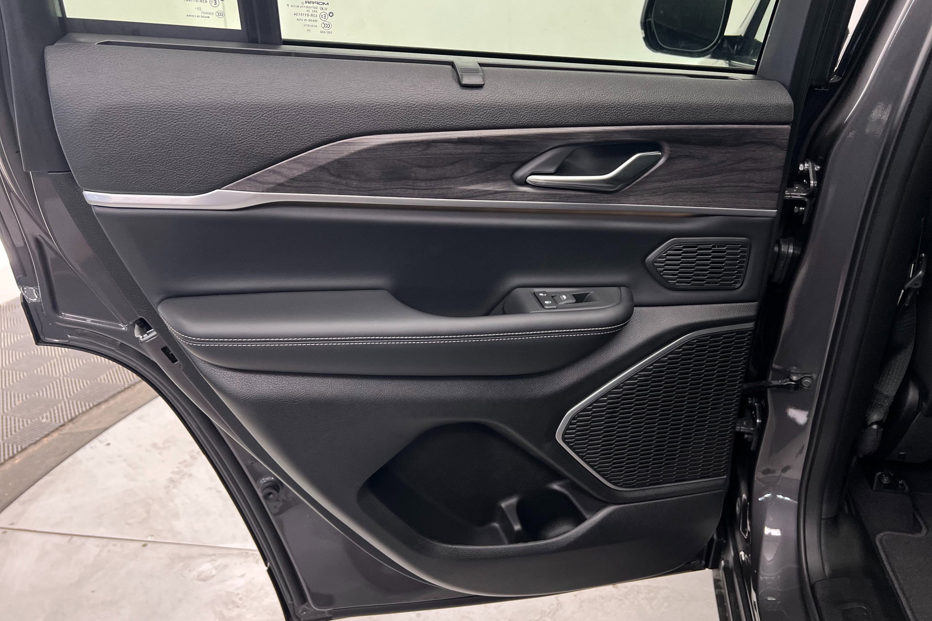 New 2024 Jeep Grand Cherokee Limited 4xe w/ Luxury Tech Group II image 18