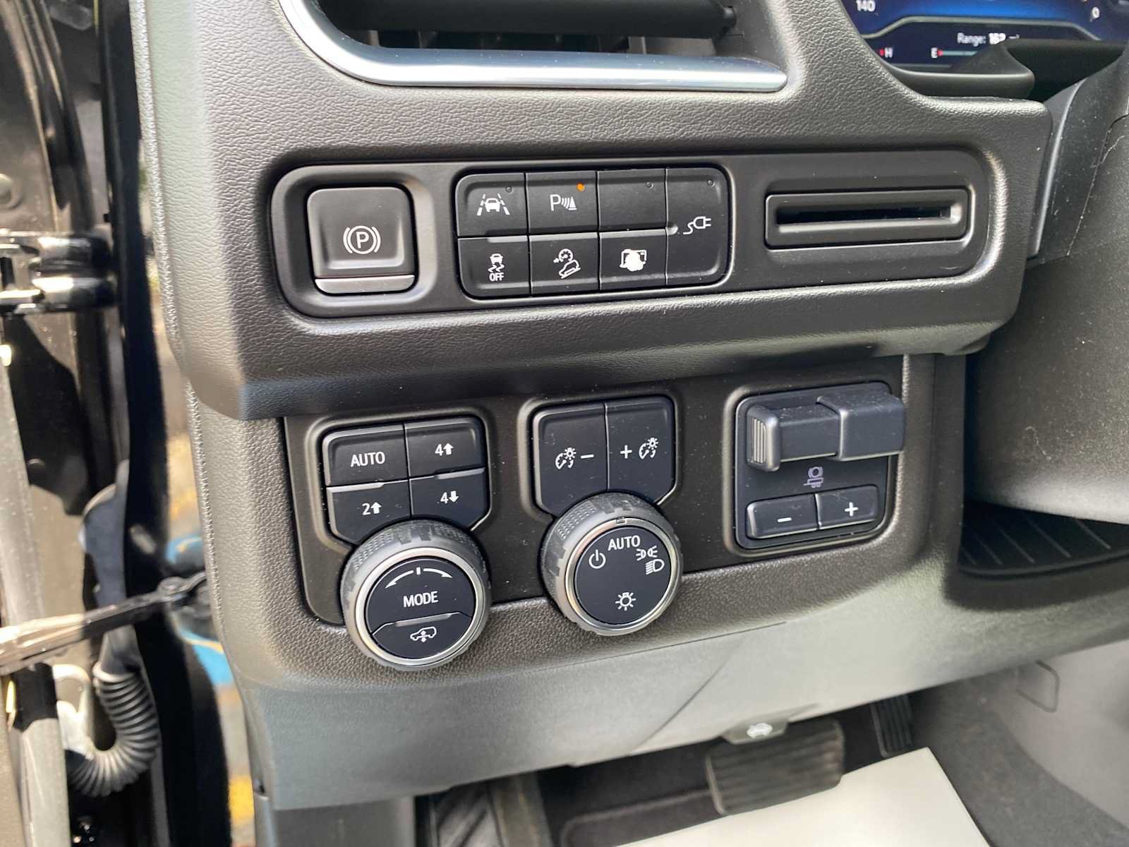 Used 2022 Chevrolet Tahoe Z71 w/ Off-Road Capability Package AWD/4WD image 19