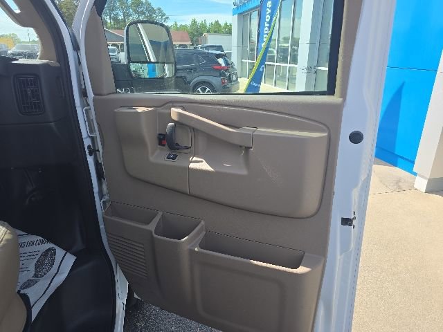 Used 2025 GMC Savana 3500 RWD image 37