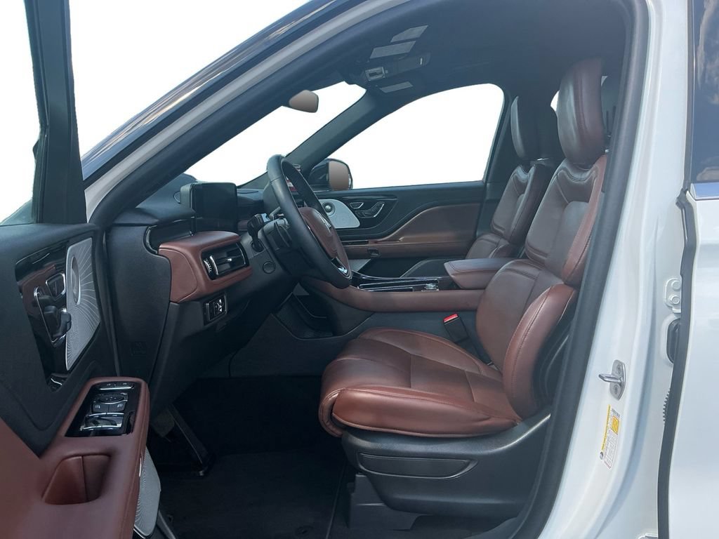 Certified 2026 Lincoln Aviator Reserve AWD/4WD image 14
