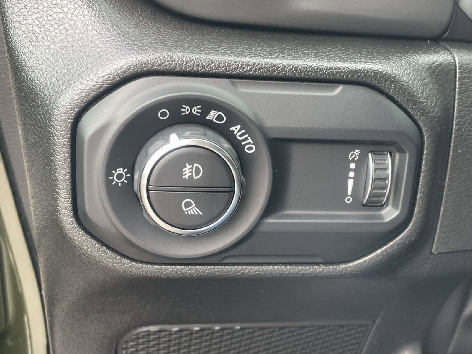 Used 2023 Jeep Gladiator Sport image 19