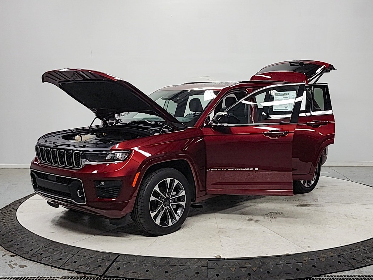 Used 2023 Jeep Grand Cherokee Overland AWD/4WD image 11