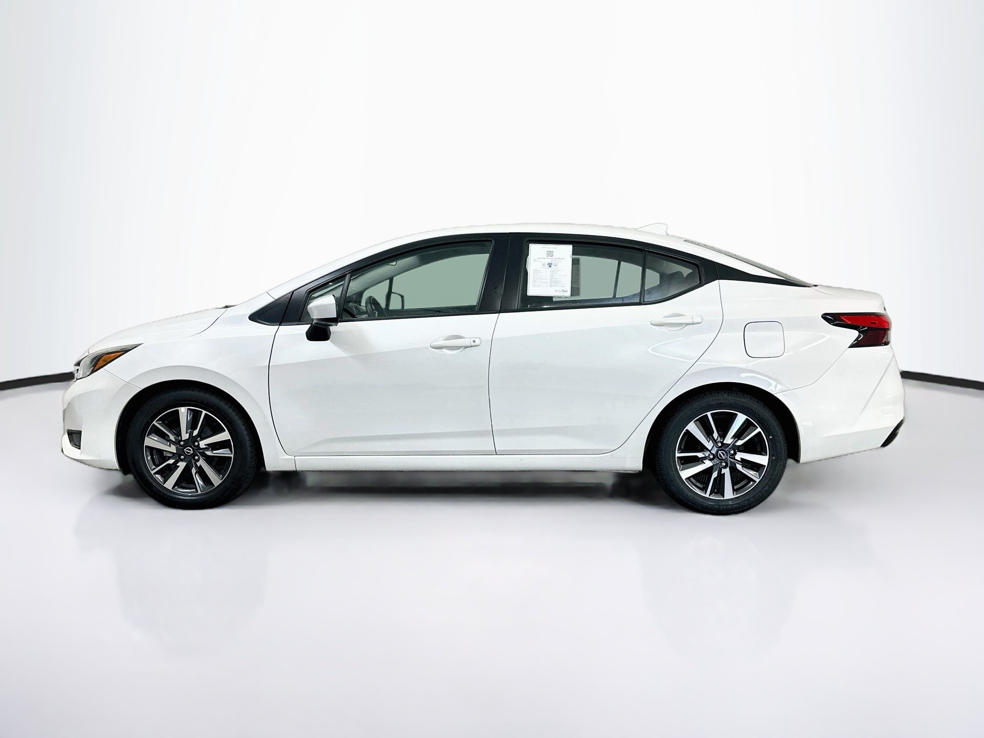 Used 2025 Nissan Versa SV FWD image 4