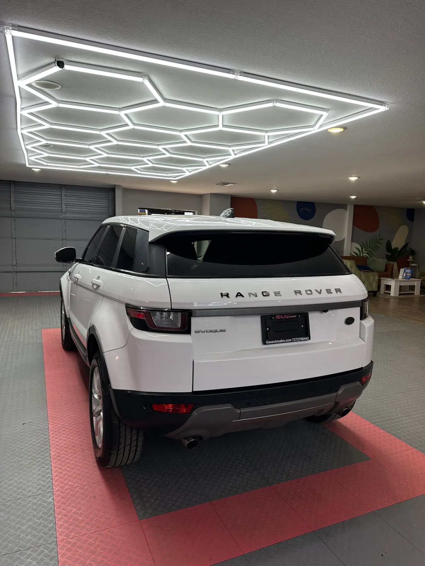 Used 2019 Land Rover Range Rover Evoque SE AWD/4WD image 4