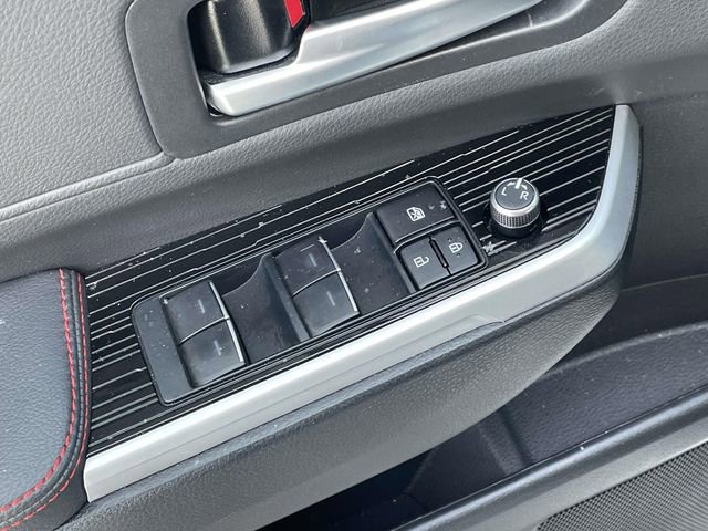 Used 2025 Toyota Sienna XSE image 17