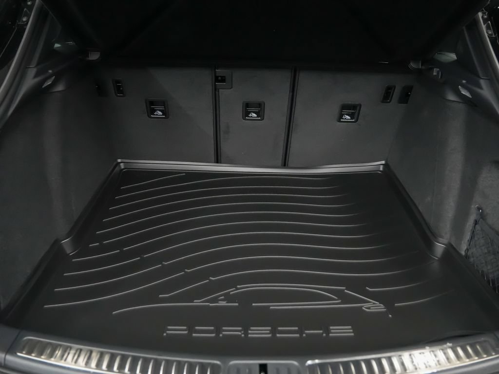 New 2026 Porsche Macan Turbo AWD/4WD image 13
