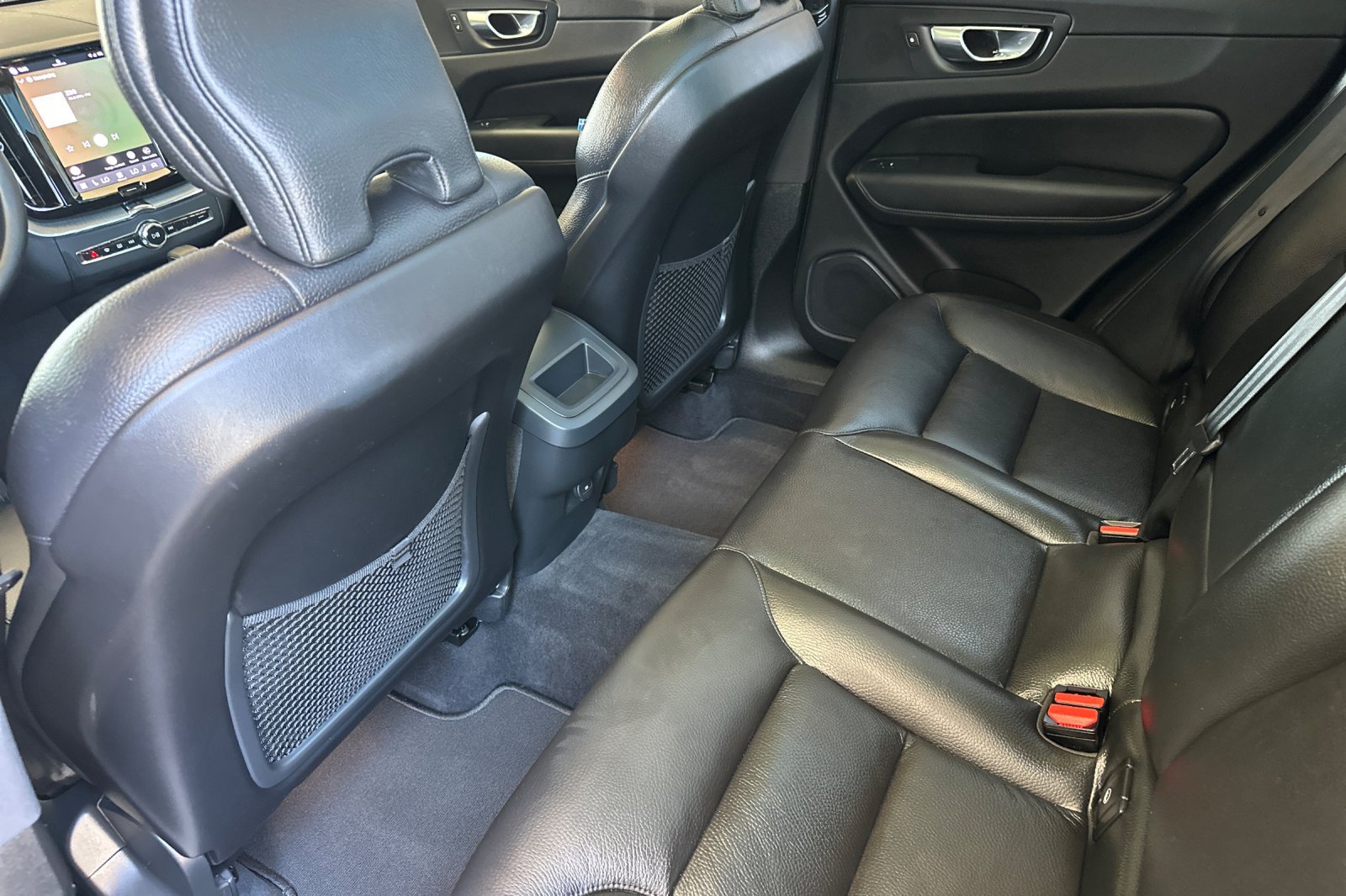 Certified 2025 Volvo XC60 B5 Plus AWD/4WD image 14