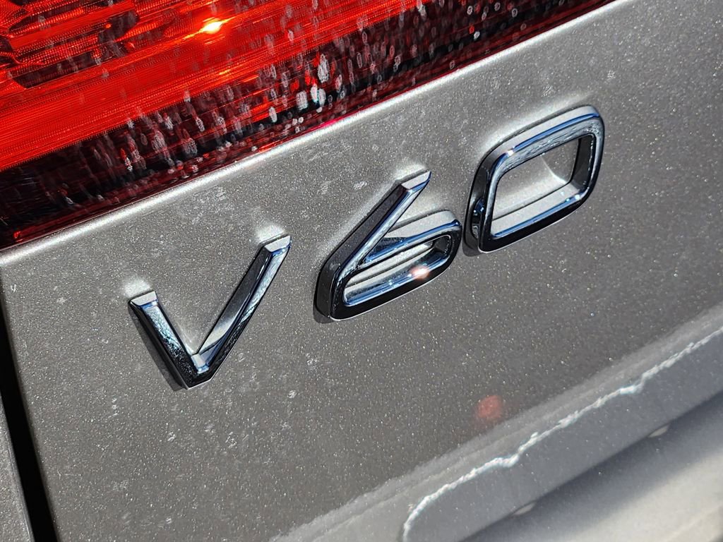 Used 2025 Volvo V60 B5 Cross Country Ultra image 30